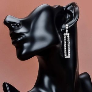 🫶🏽7/$10 Glamorous Rhinestone Rectangle Dangle Earrings